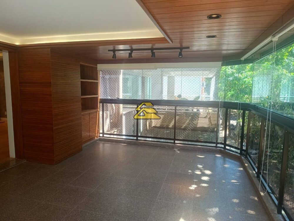 Apartamento à venda com 3 quartos, 220m² - Foto 3