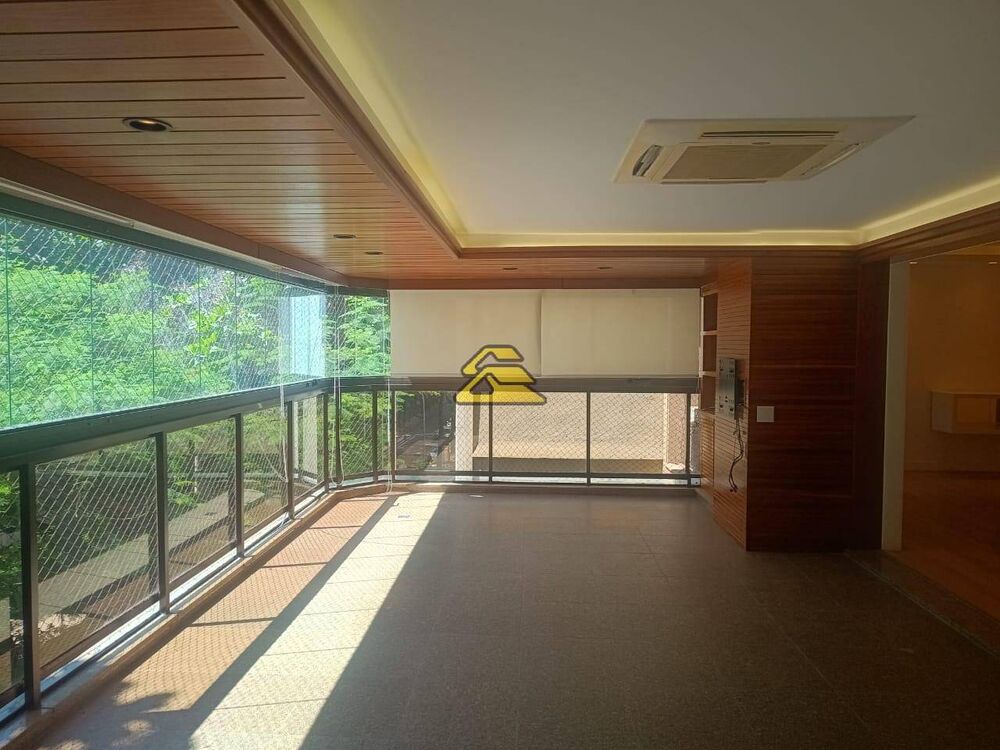 Apartamento à venda com 3 quartos, 220m² - Foto 1