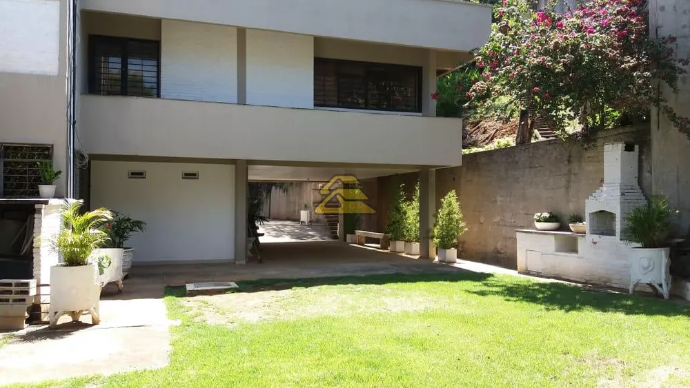 Casa à venda com 7 quartos, 1100m² - Foto 1