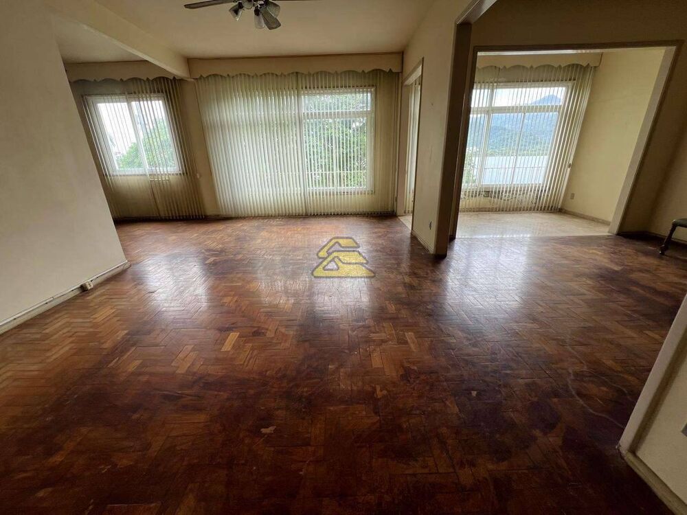 Apartamento à venda com 4 quartos, 233m² - Foto 2