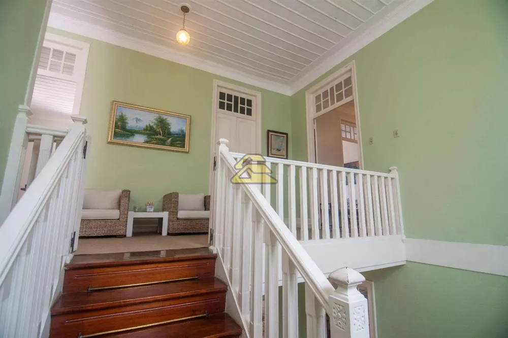 Casa, 6 quartos, 1350 m² - Foto 1