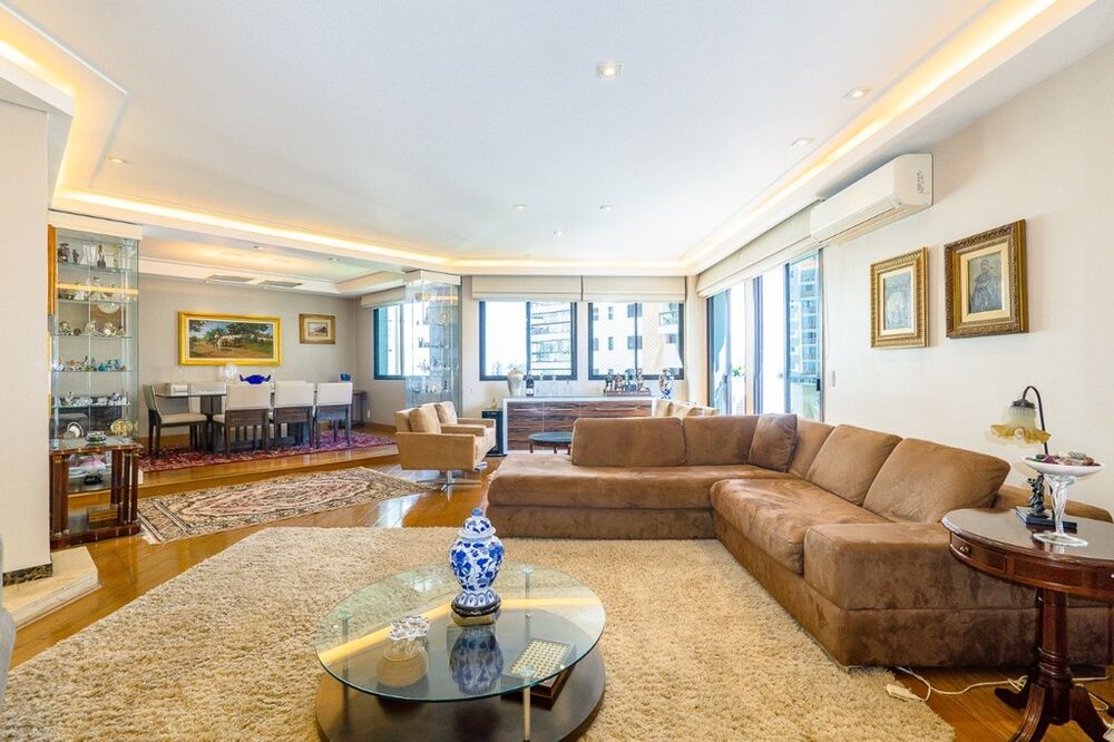 Apartamento à venda com 3 quartos, 200m² - Foto 1