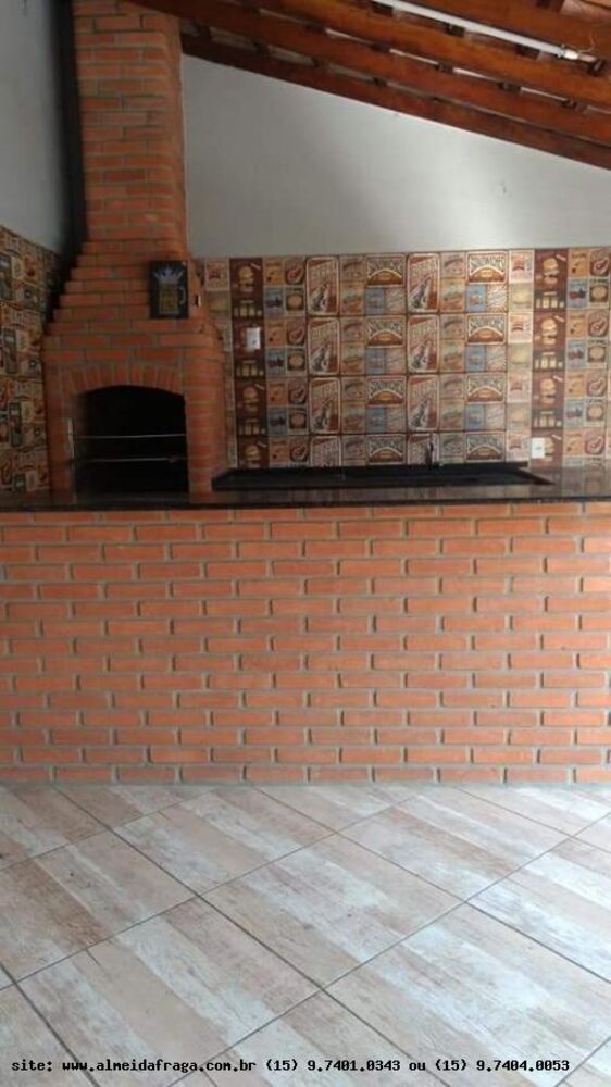 Casa à venda com 3 quartos, 221m² - Foto 1