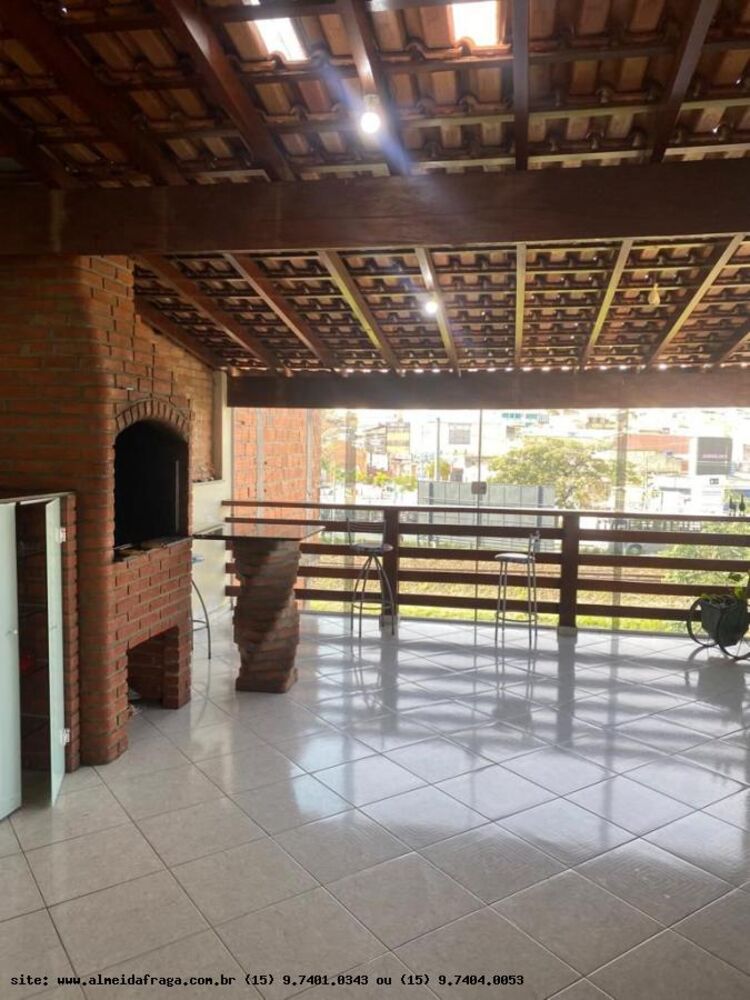 Casa para alugar com 4 quartos, 300m² - Foto 1