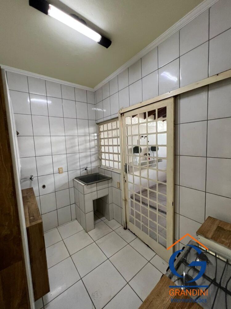 Casa à venda com 3 quartos, 200m² - Foto 2