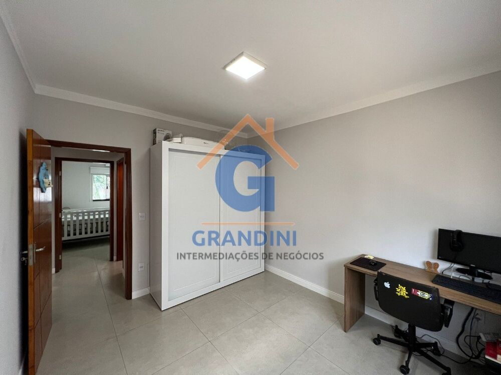 Casa à venda com 2 quartos, 200m² - Foto 2