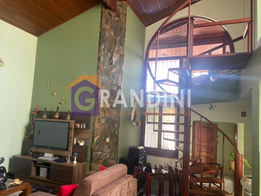 Casa, 3 quartos, 315 m² - Foto 1