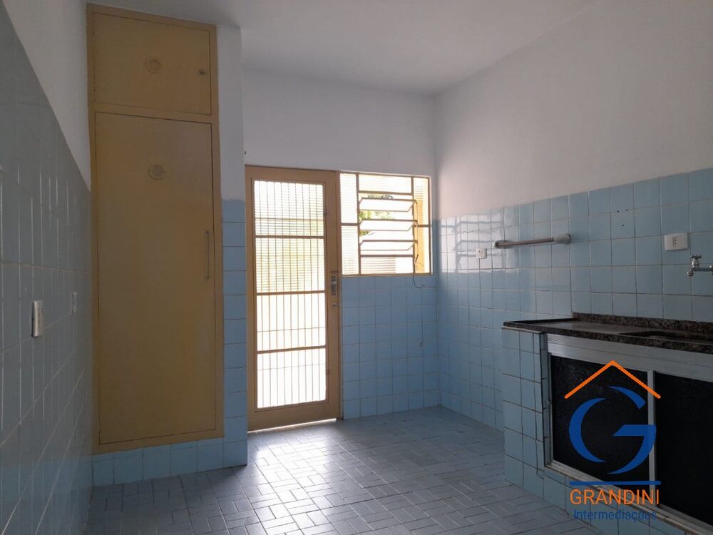 Casa à venda com 2 quartos, 248m² - Foto 4