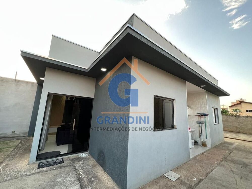 Casa à venda com 2 quartos, 200m² - Foto 1