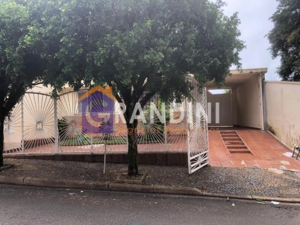 Casa à venda com 3 quartos, 300m² - Foto 1