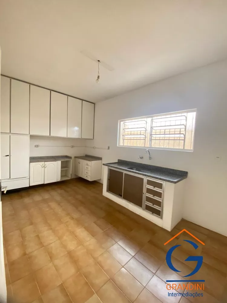 Casa à venda com 3 quartos, 252m² - Foto 8