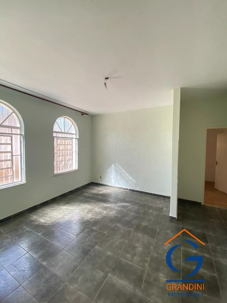 Casa à venda com 3 quartos, 252m² - Foto 2