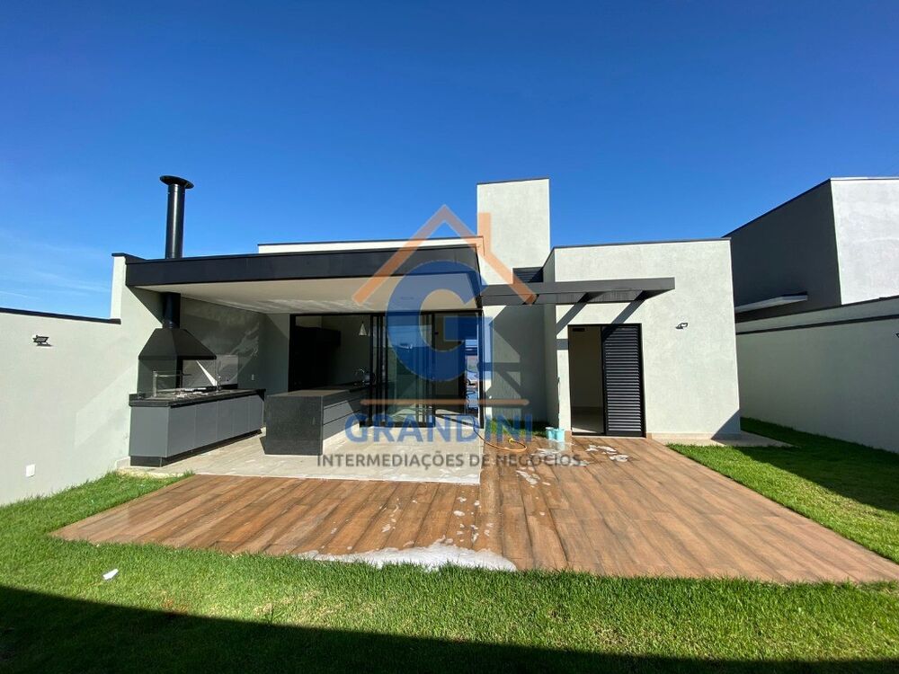 Casa à venda com 3 quartos, 300m² - Foto 1