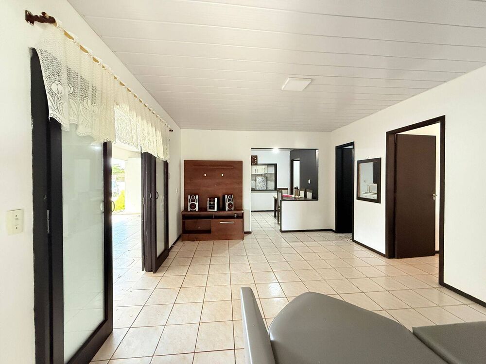 Casa à venda com 4 quartos, 124m² - Foto 2