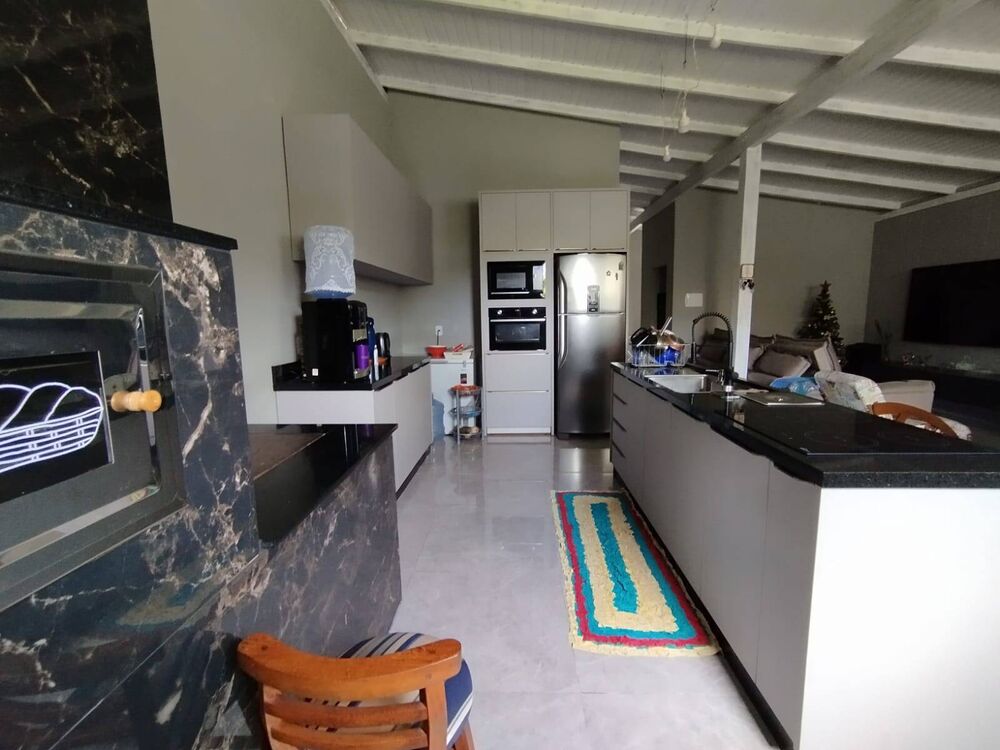Casa à venda com 2 quartos, 140m² - Foto 2