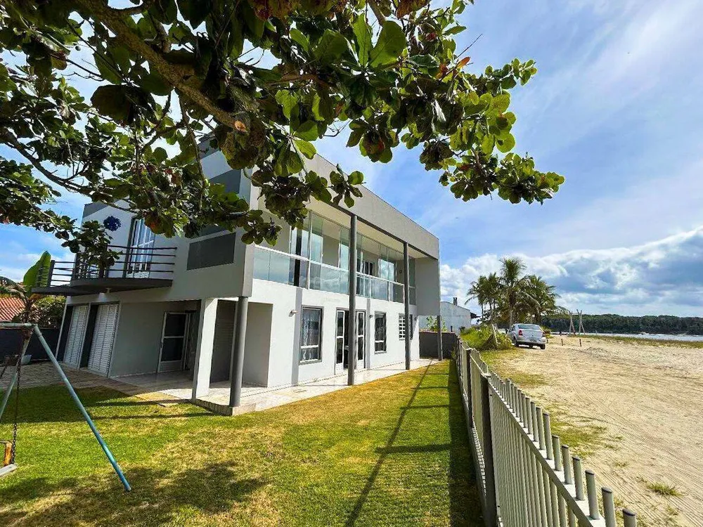Casa, 4 quartos, 230 m² - Foto 1