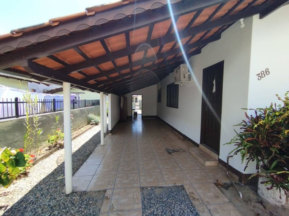 Casa à venda com 3 quartos, 140m² - Foto 1