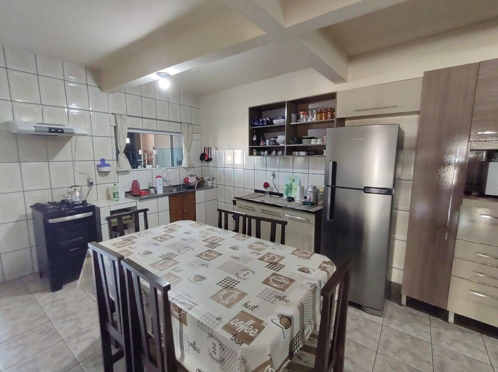 Casa à venda com 4 quartos, 225m² - Foto 1