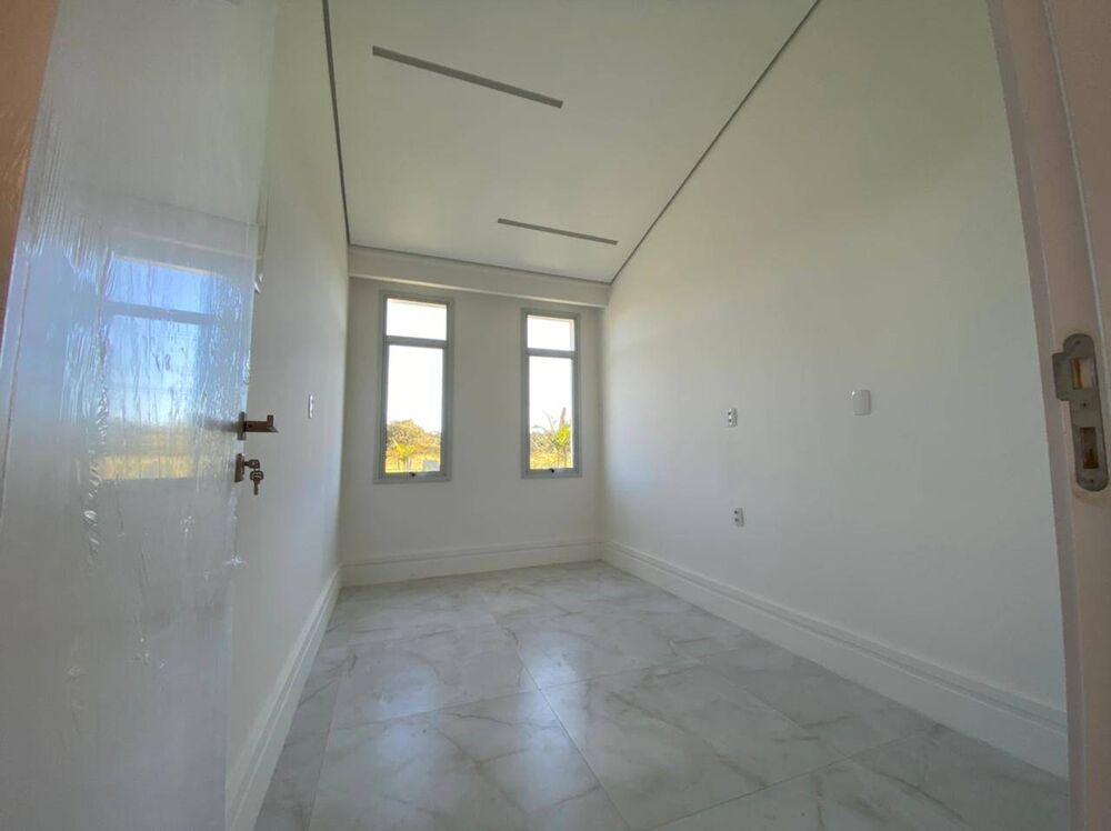 Chácara, 3 quartos, 4320 m² - Foto 1