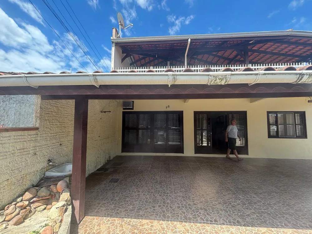 Casa, 5 quartos, 157 m² - Foto 1