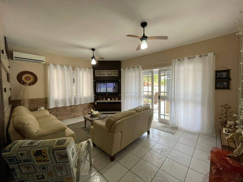 Casa, 4 quartos, 134 m² - Foto 1