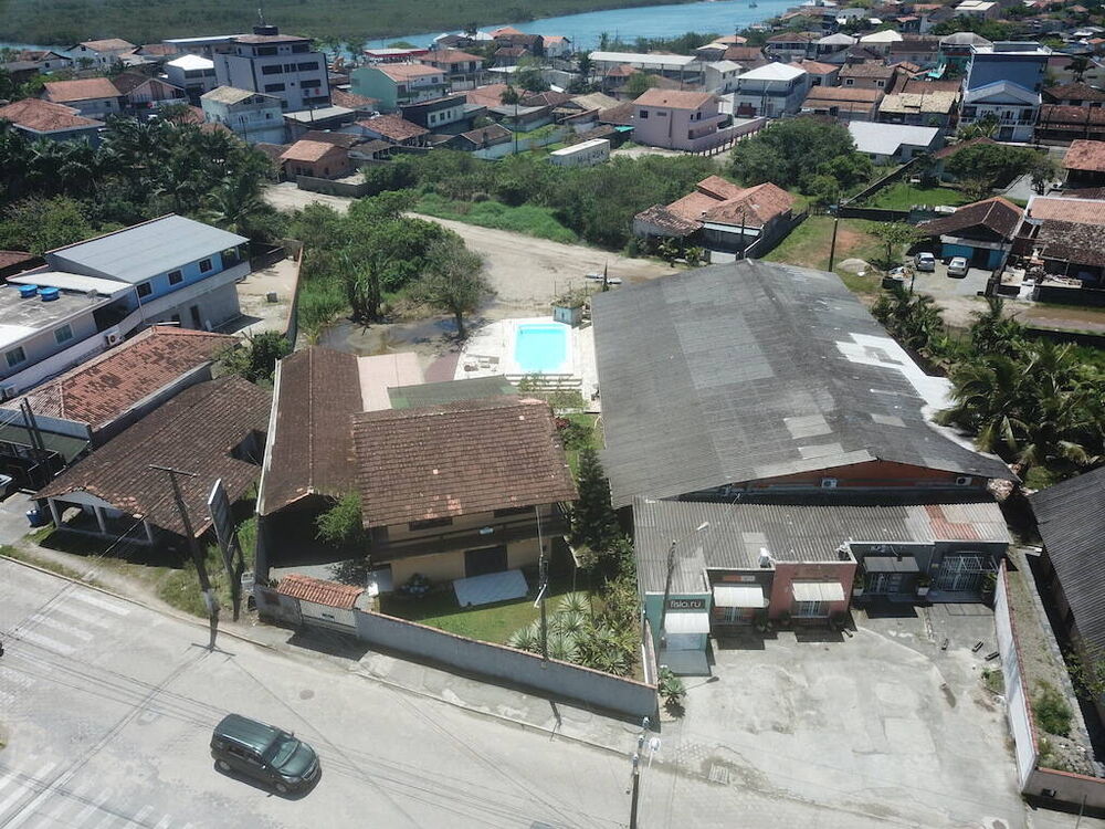 Sobrado à venda com 3 quartos, 282m² - Foto 1