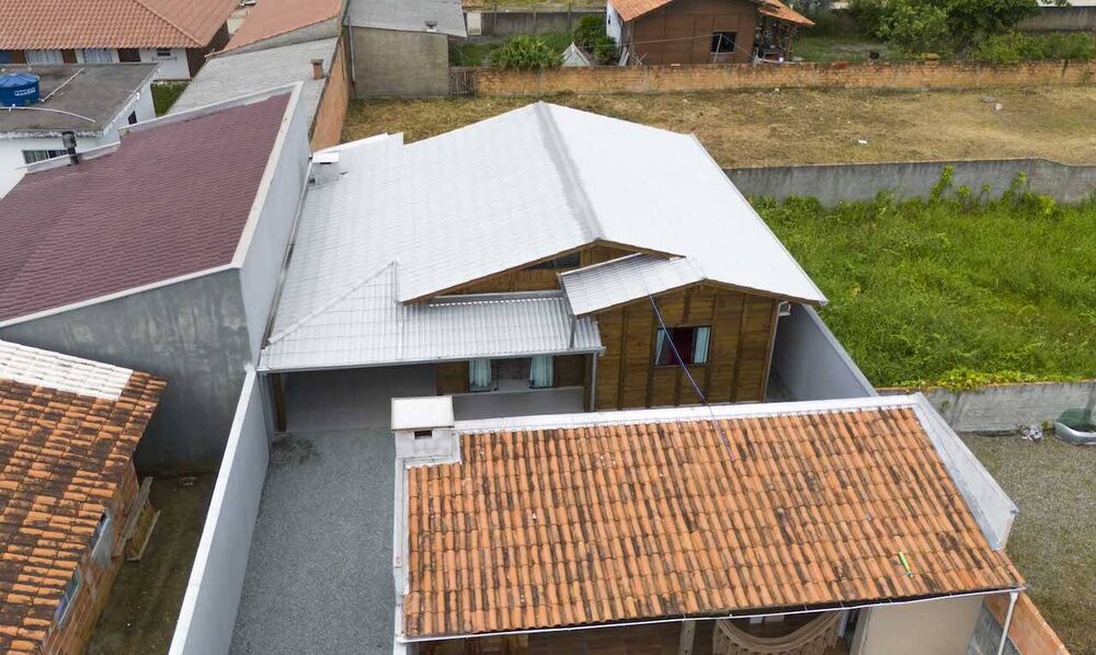 Casa à venda com 2 quartos, 90m² - Foto 2