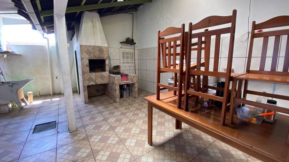 Sobrado à venda com 6 quartos, 200m² - Foto 1