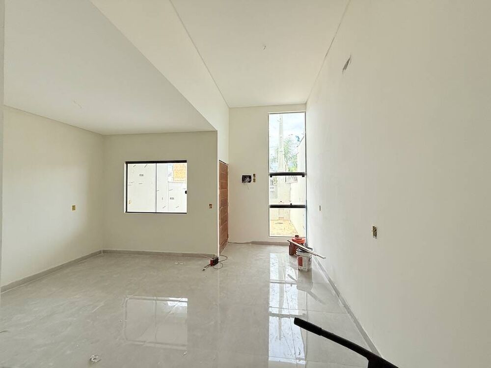 Casa à venda com 3 quartos, 81m² - Foto 4