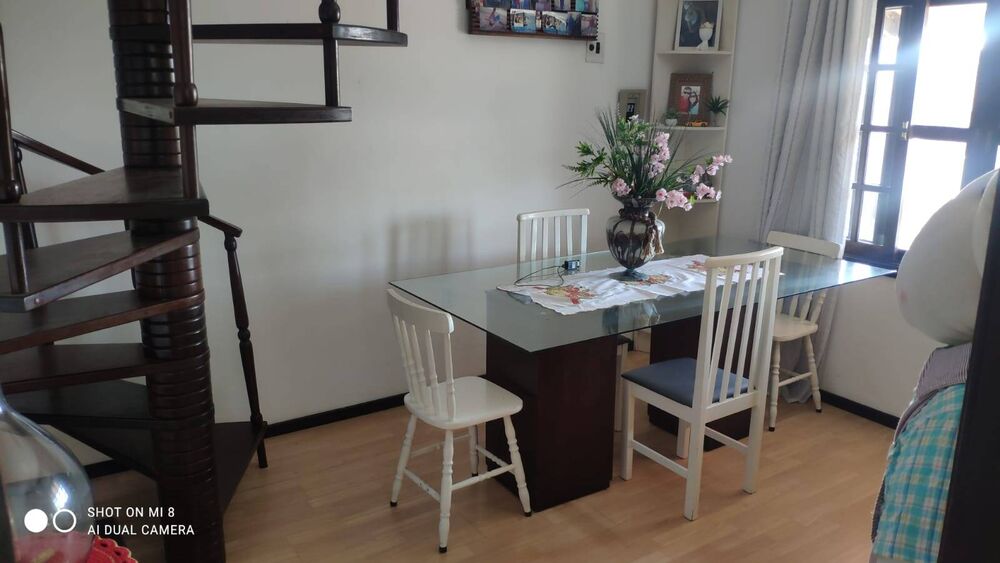Casa à venda com 4 quartos, 200m² - Foto 2