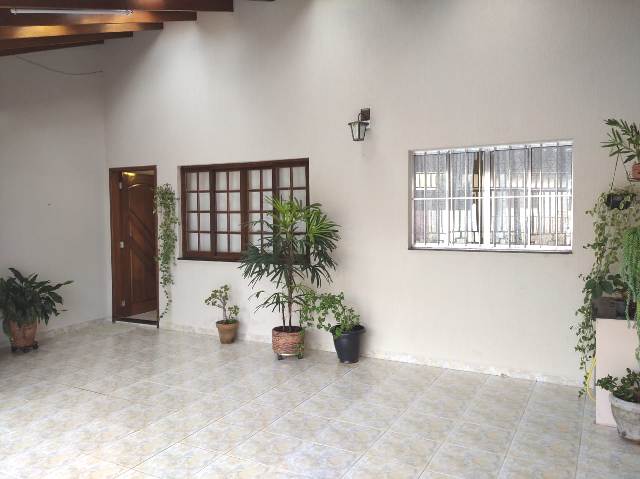 Casa à venda com 3 quartos, 100m² - Foto 1