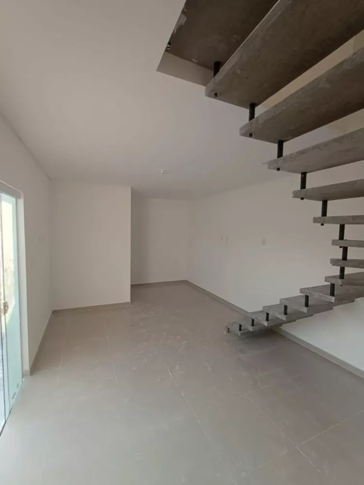 Sobrado à venda com 2 quartos, 103m² - Foto 2