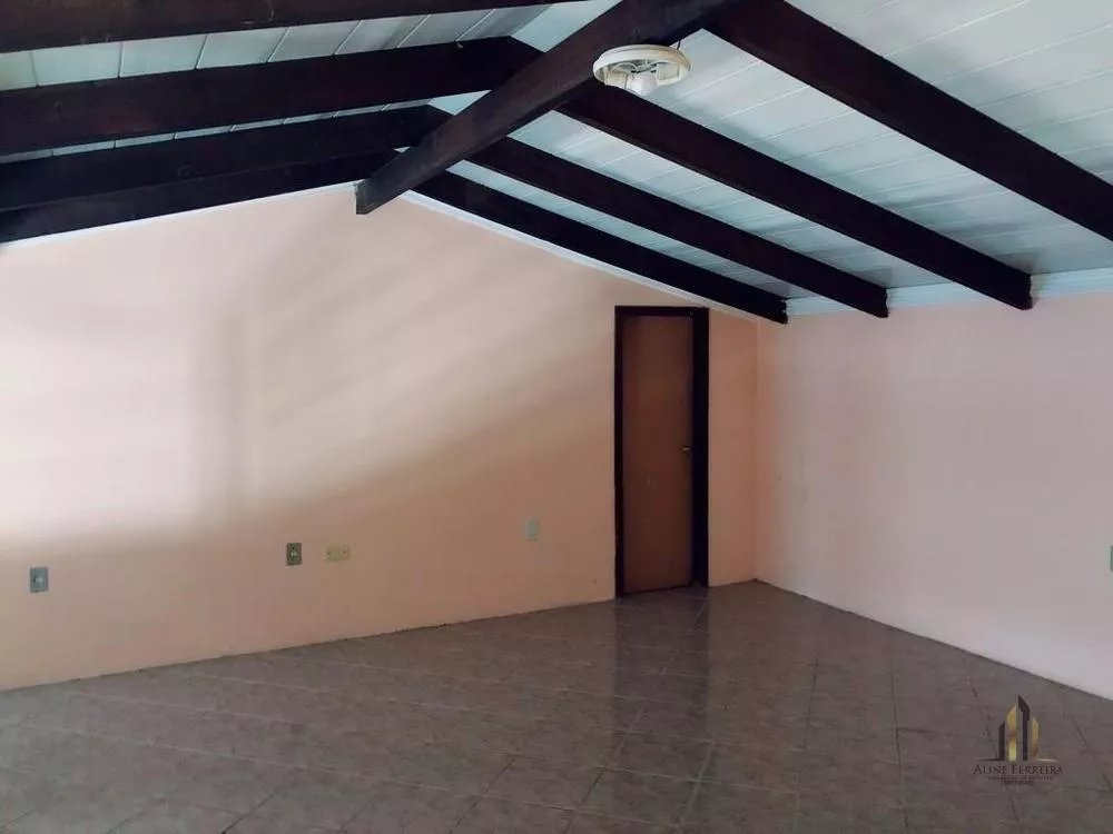 Casa à venda com 3 quartos, 336m² - Foto 2