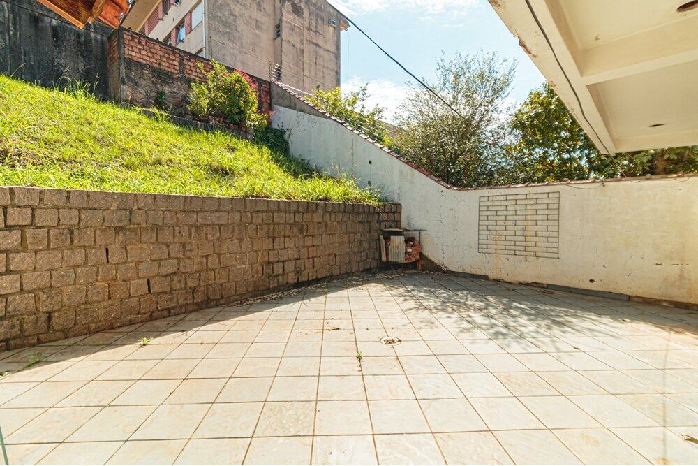 Casa à venda com 3 quartos, 380m² - Foto 2