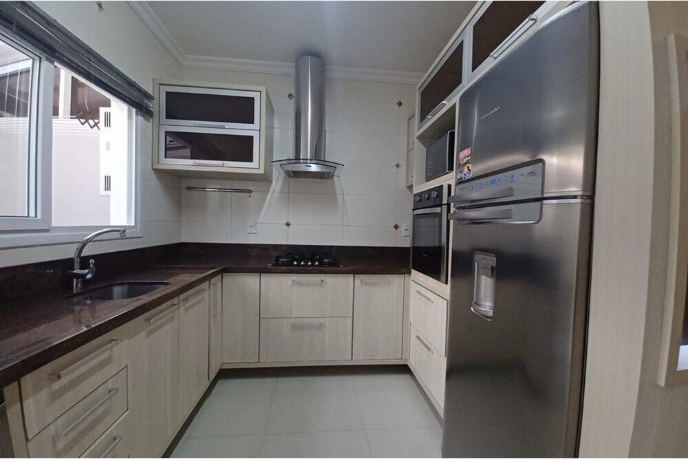 Casa à venda com 3 quartos, 143m² - Foto 1