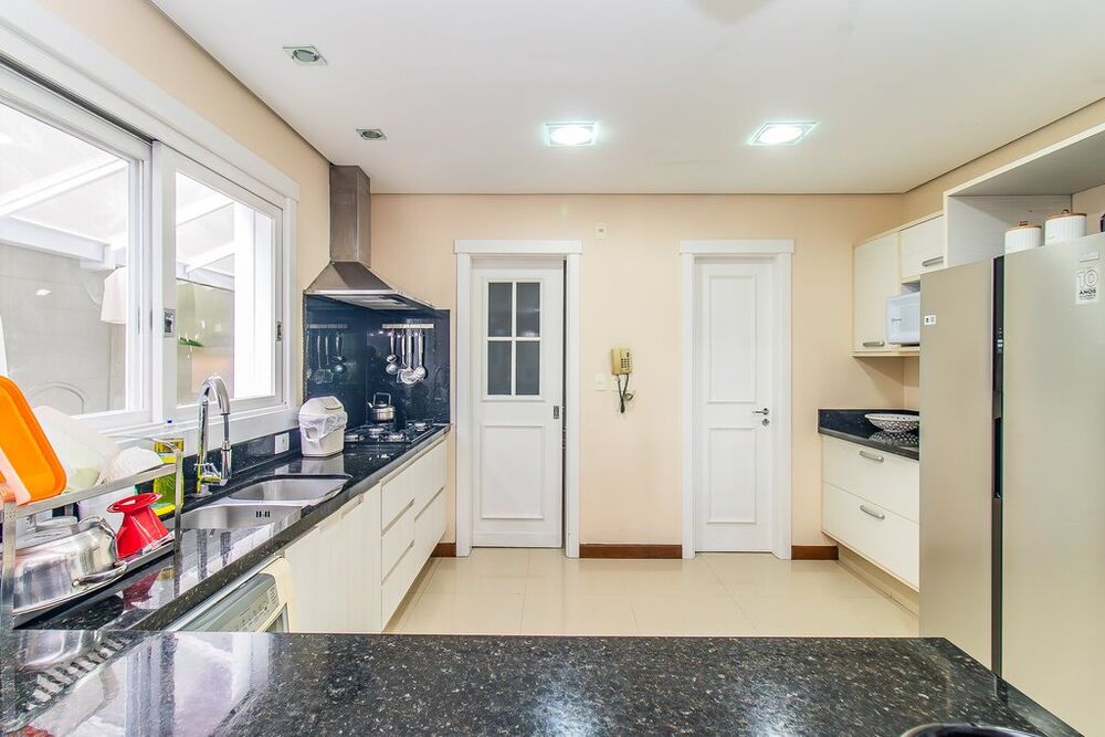 Casa de Condomínio à venda com 4 quartos, 387m² - Foto 3