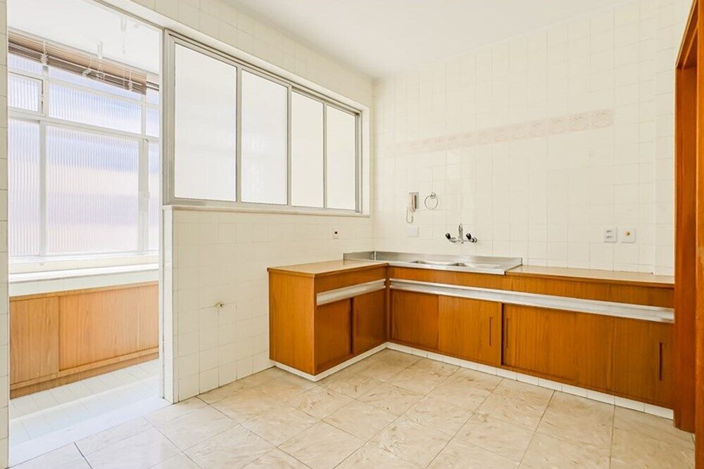 Apartamento à venda com 3 quartos, 217m² - Foto 2