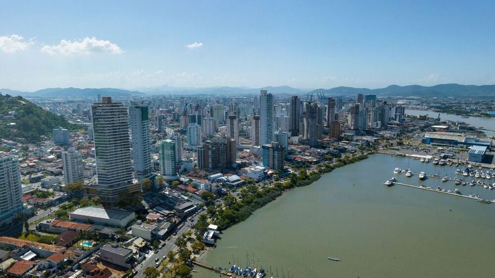 Apartamento à venda com 4 quartos, 200m² - Foto 4