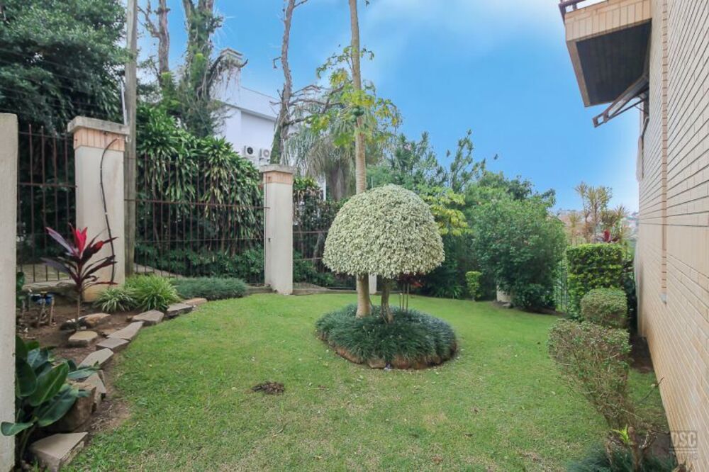 Casa à venda com 3 quartos, 183m² - Foto 2