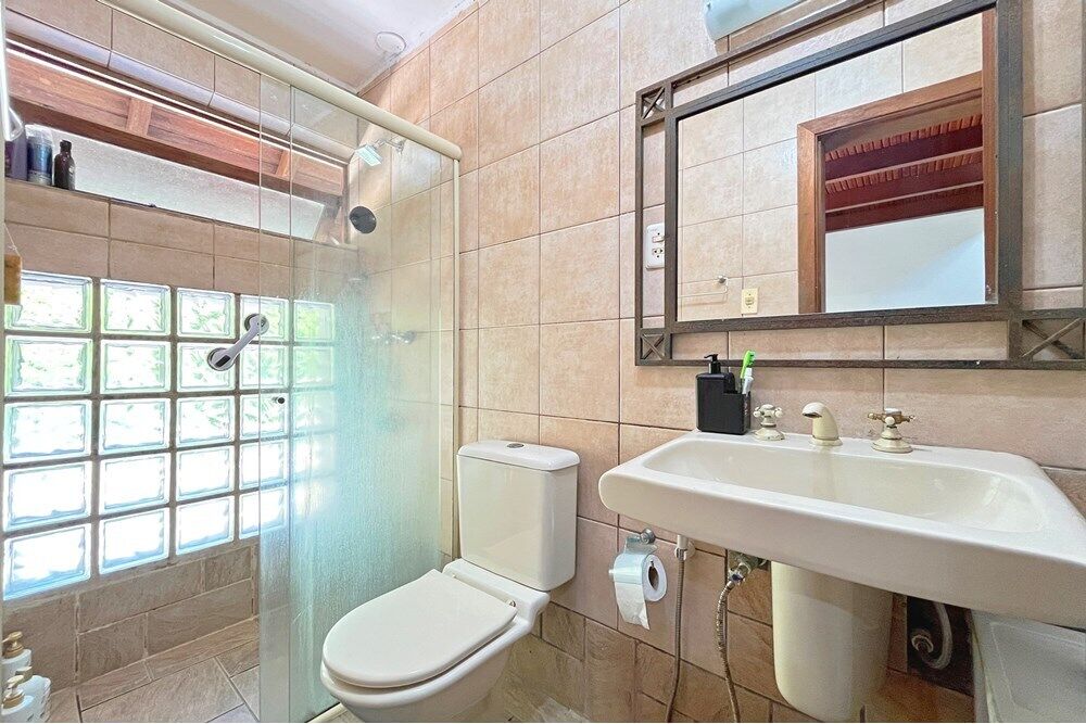 Casa de Condomínio à venda com 4 quartos, 220m² - Foto 2