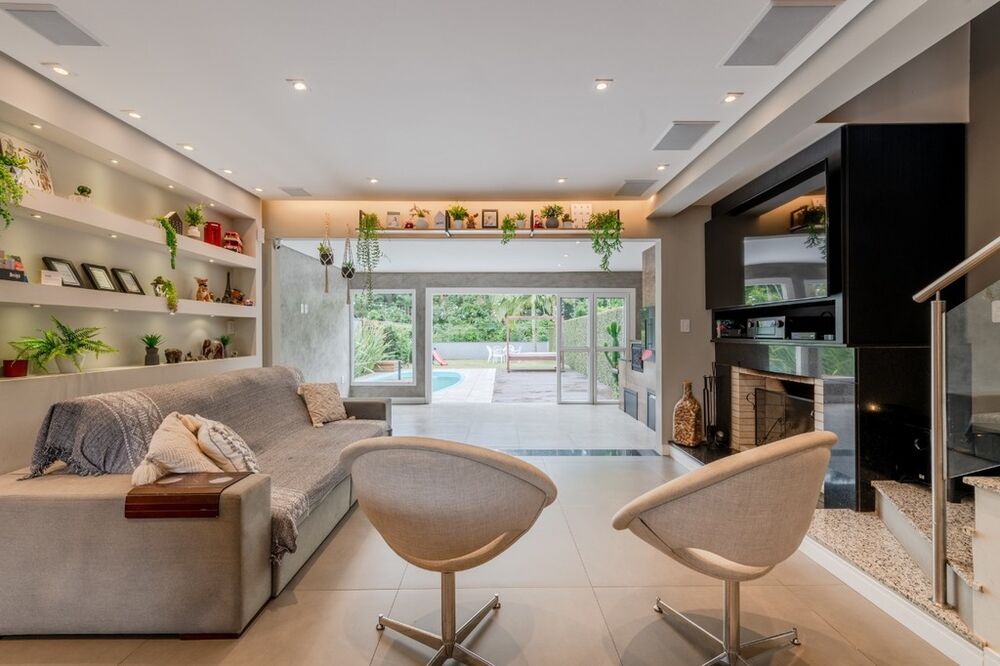 Casa de Condomínio à venda com 3 quartos, 320m² - Foto 1