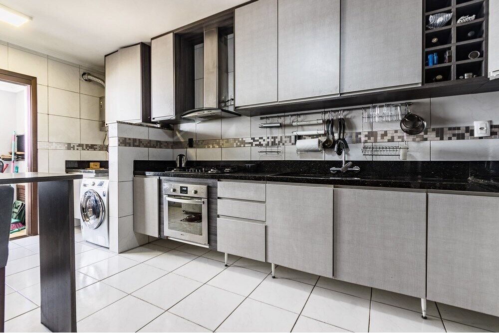Apartamento à venda com 3 quartos, 161m² - Foto 3