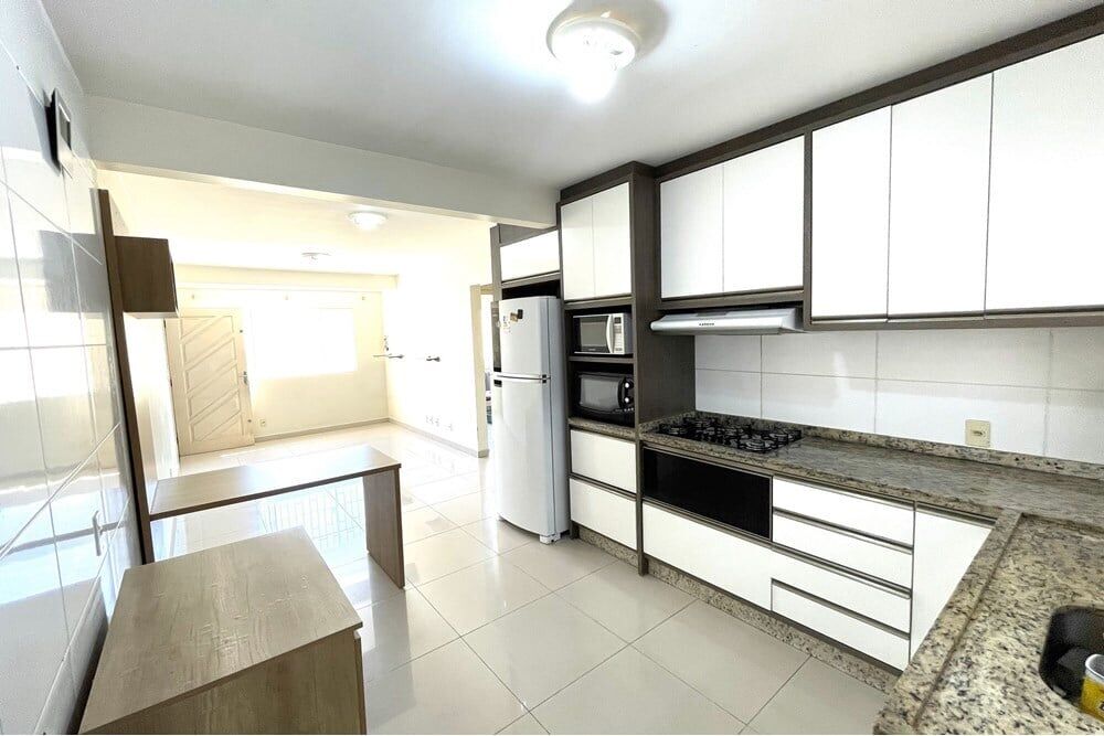 Casa à venda com 3 quartos, 266m² - Foto 1