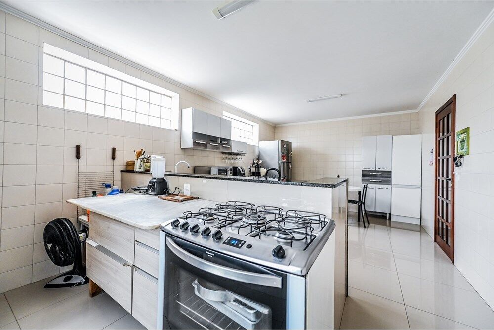 Casa de Condomínio à venda com 4 quartos, 231m² - Foto 1