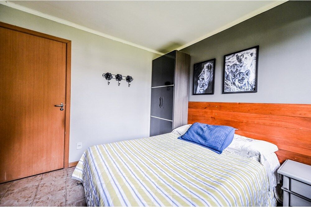 Casa de Condomínio à venda com 4 quartos, 231m² - Foto 2