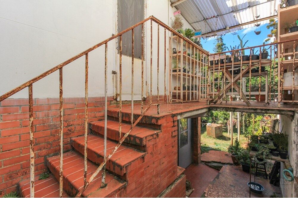 Casa à venda com 5 quartos, 254m² - Foto 2