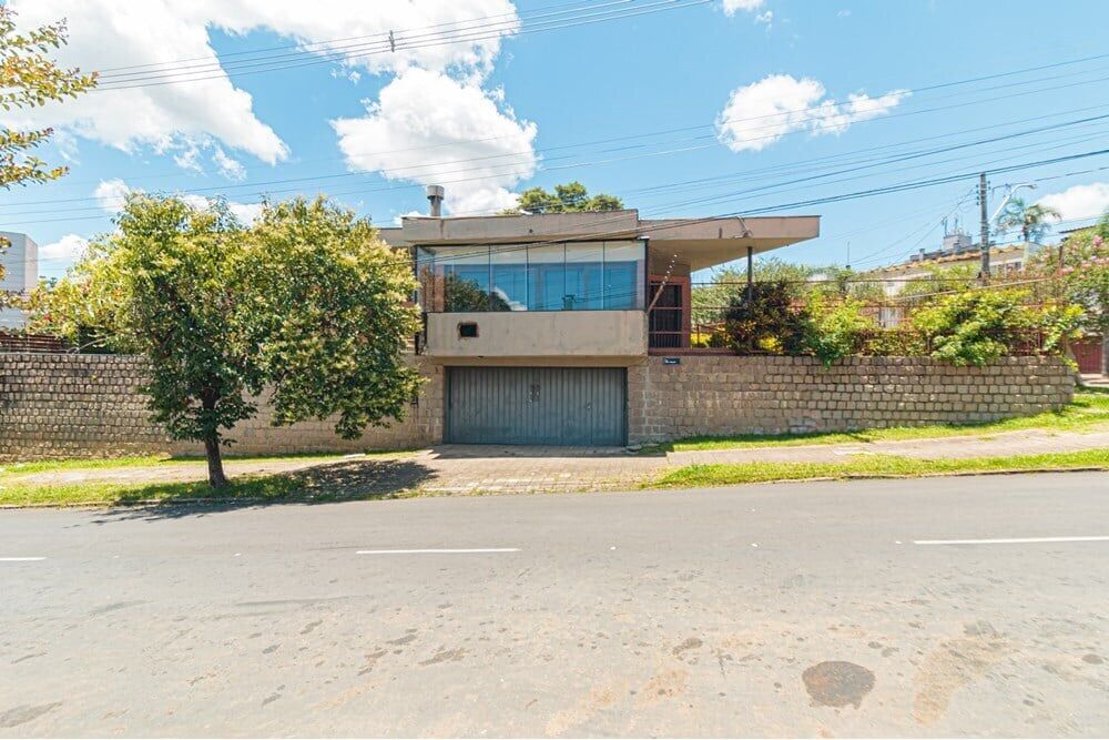 Casa à venda com 3 quartos, 298m² - Foto 1