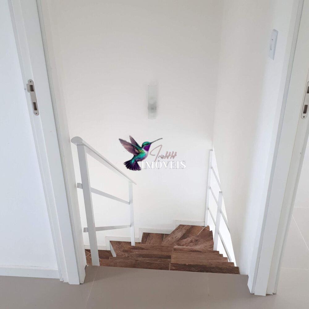 Casa à venda com 2 quartos, 70m² - Foto 5