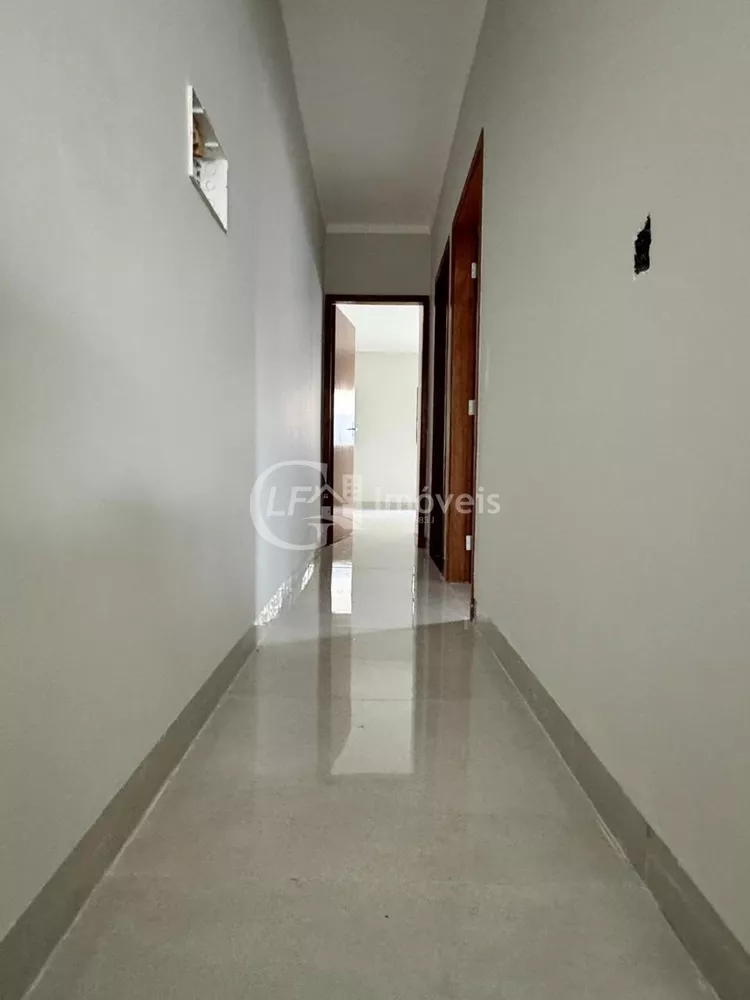 Casa à venda com 2 quartos, 125m² - Foto 2