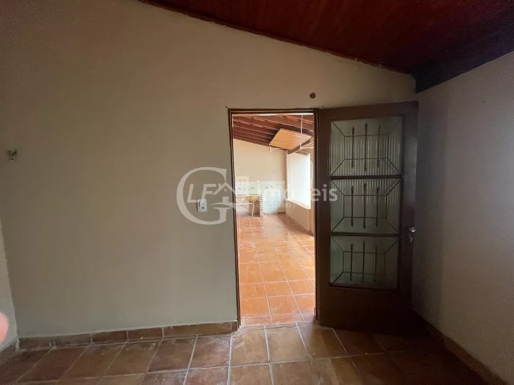 Casa à venda com 3 quartos, 250m² - Foto 3